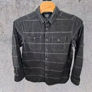 Mountain Hardwear Button-Up Shirt Size Large Long Sleeve Gray Casual Pocket Work